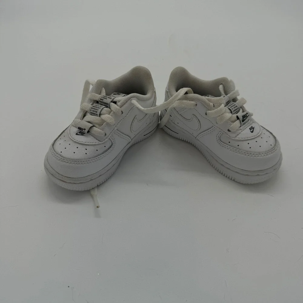 Nike Air Force One white unisex kids Athletics sneakers size 5C